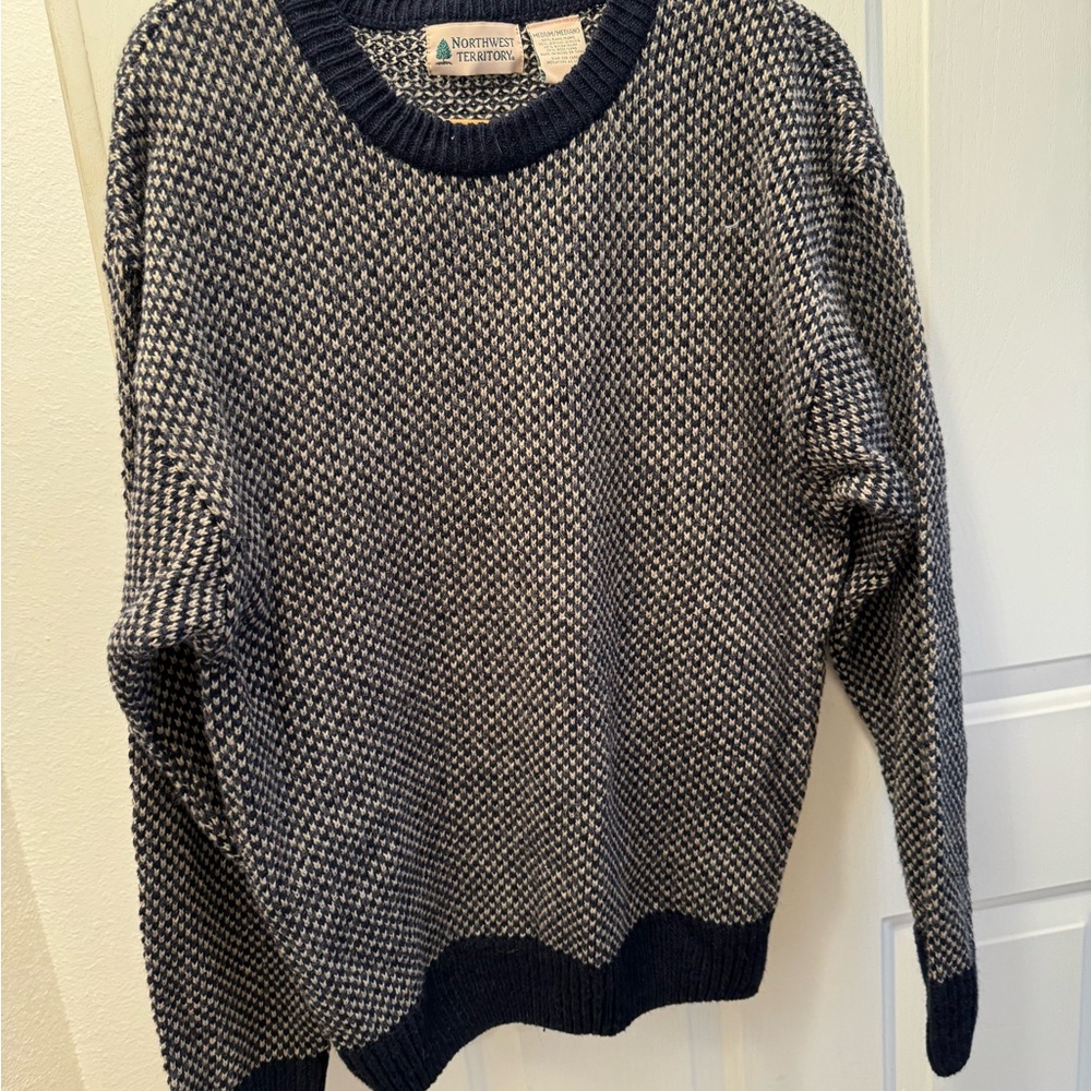Vintage Northwest Territory Men's Sweater in Navy and White